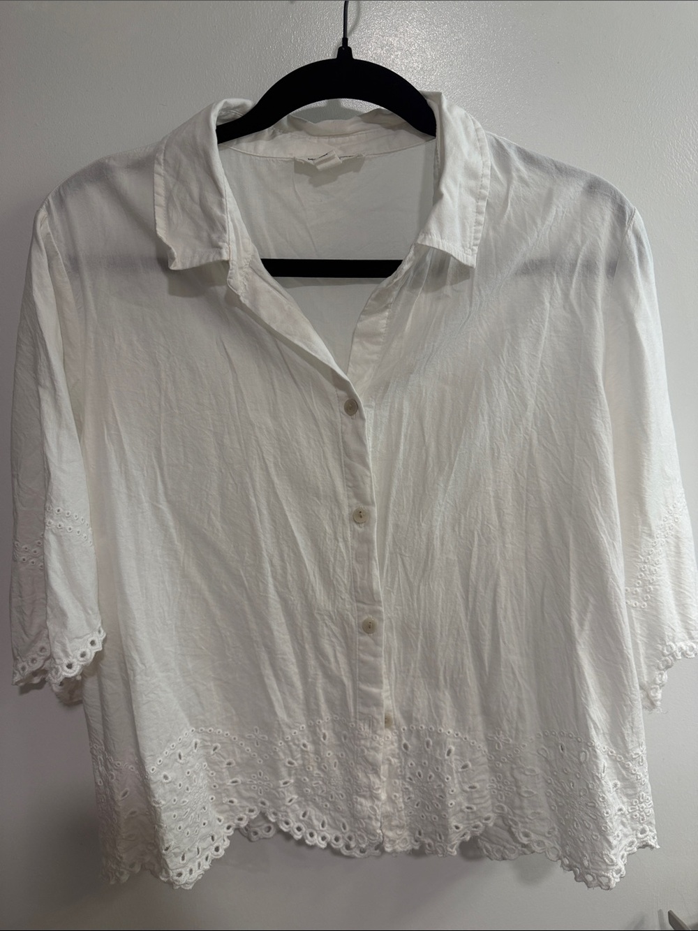 beachlunchlounge White Eyelet-Hem Button Down Shirt